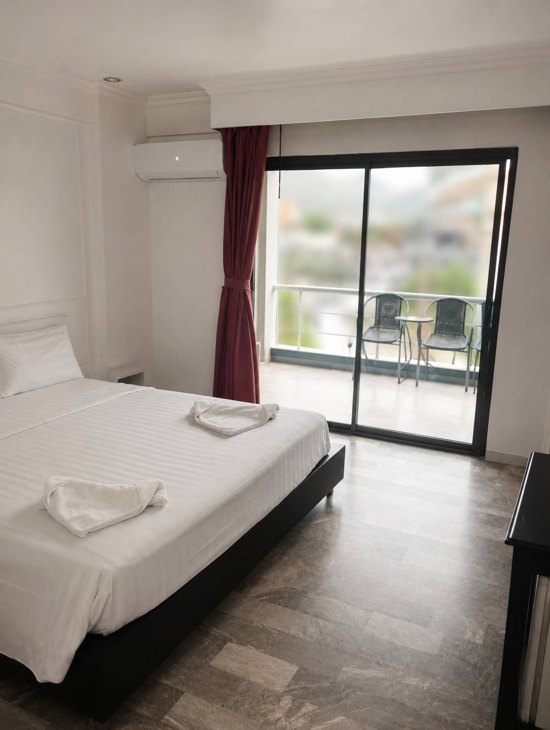 12-Room Hotel & Guesthouse for Lease in Patong