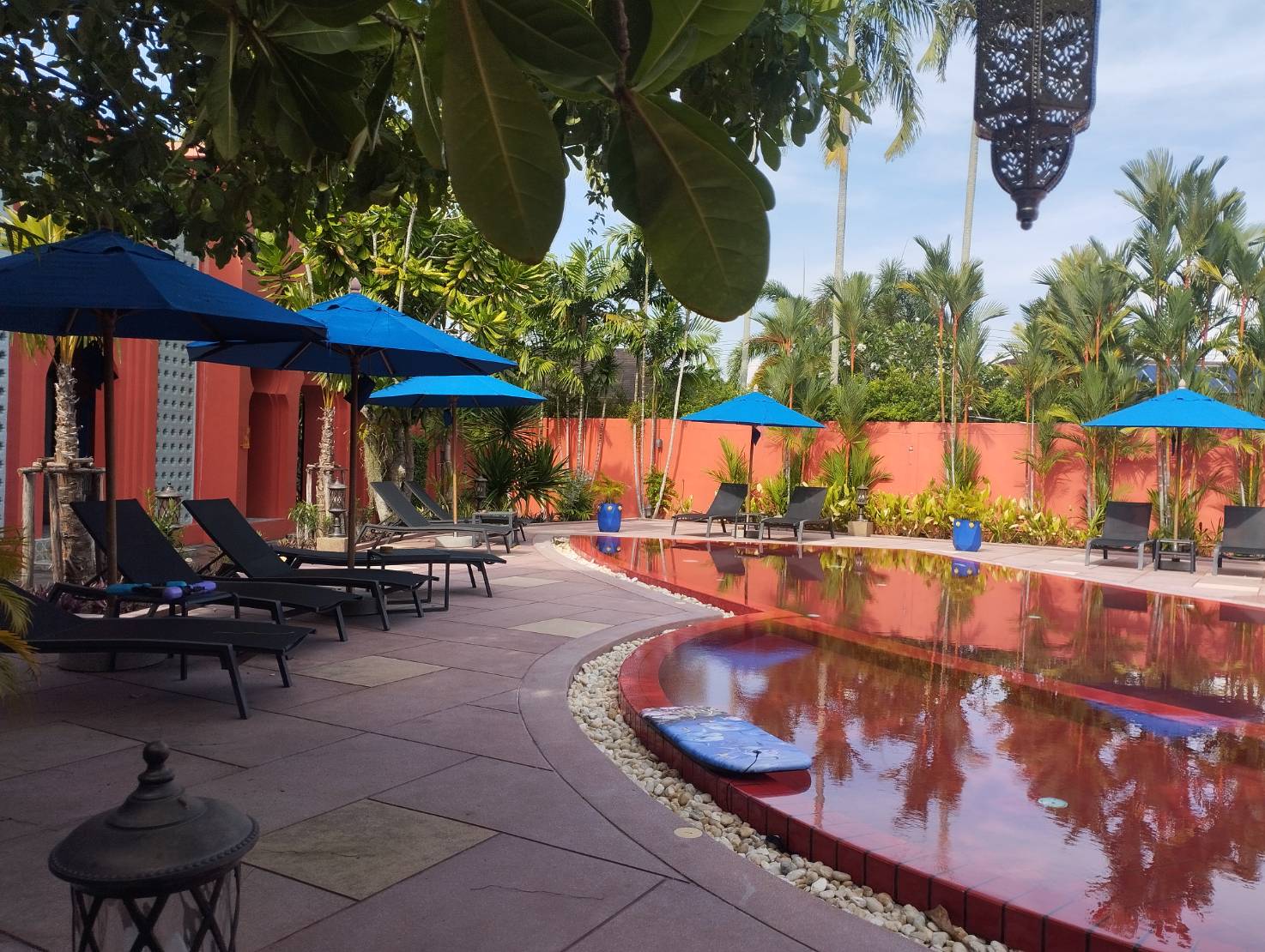 18-Room Hotel & Guesthouse for Lease in Phuket