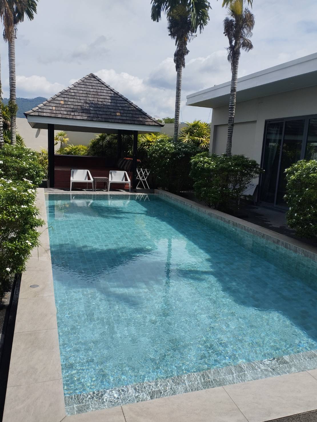 8 pool villa resort cherng Talay